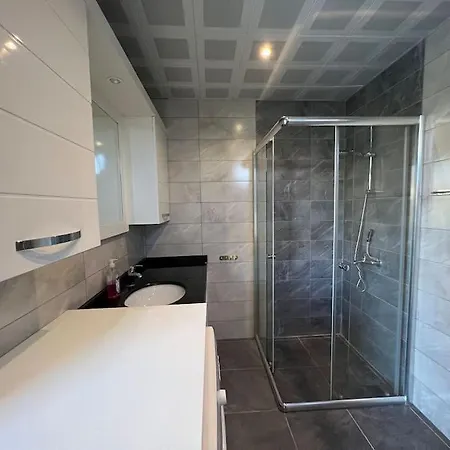 Beautifull Huge 4 Bedrooms *
