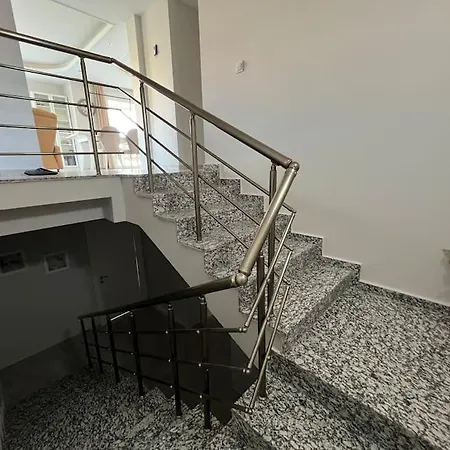 Beautifull Huge 4 Bedrooms *